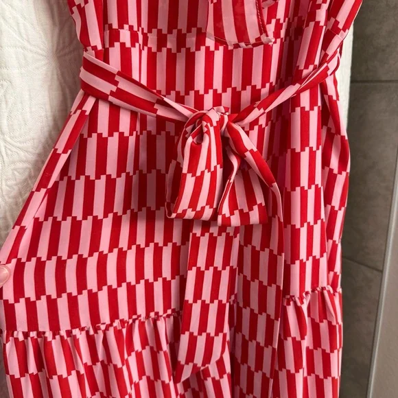 Elegant Red Geometric Pattern Dress - Picture 3 of 7